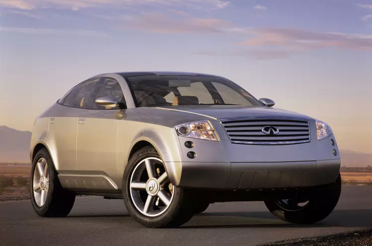 Infiniti против Lexus: философские различия